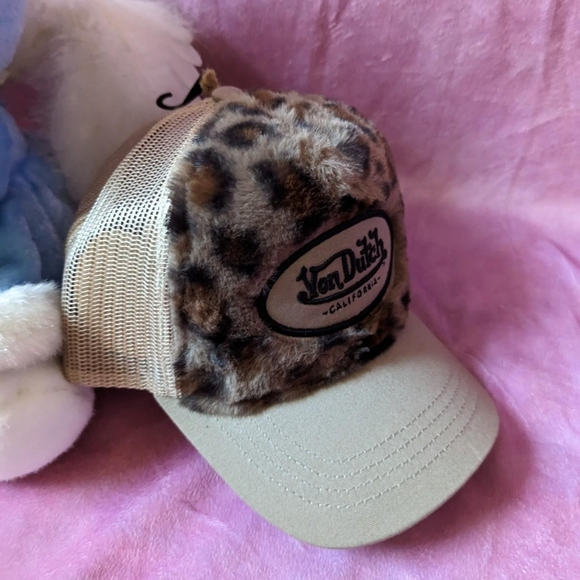 von dutch faux fur cap - Picture 2 of 4